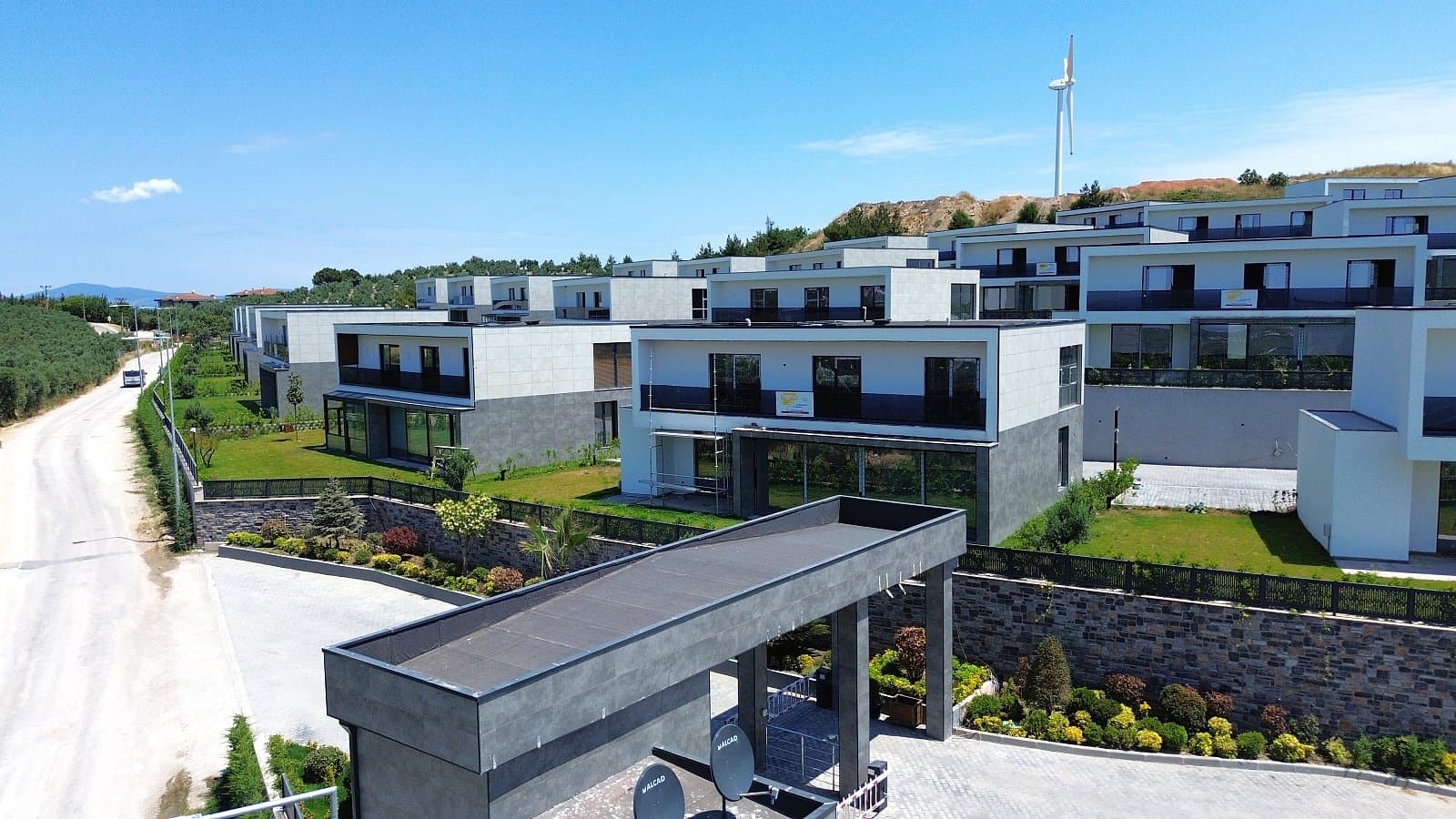 Bursa Bademli'de Özel Peyzajlı Bahçesi ile Satılık Villalar