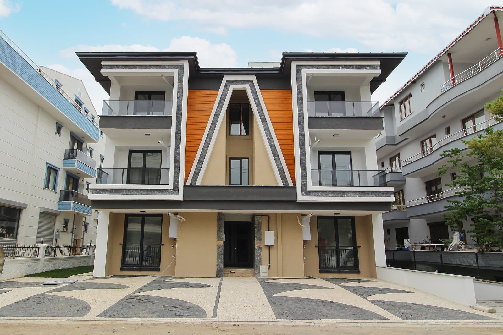 Apartments in a New Building with Parking in Yalova Center