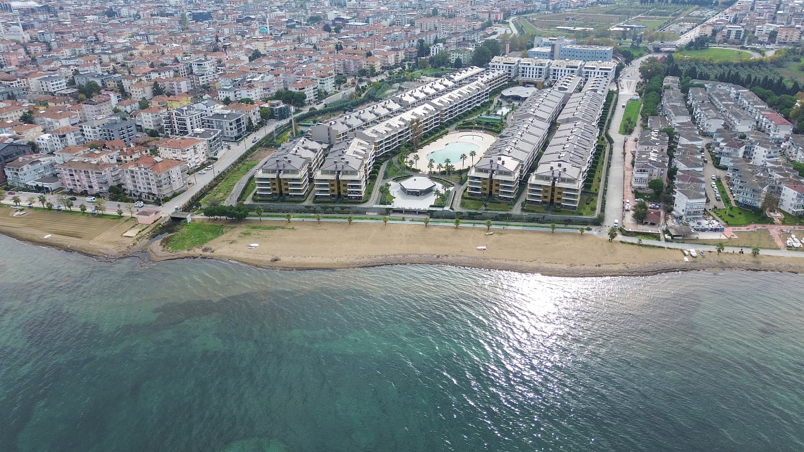Yalova'da Denize Sıfır Zengin Olanaklara Sahip Sitede Daireler